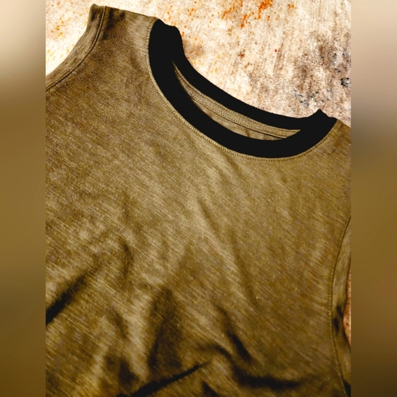 ** 2/$15 ** Bundle of 2 Old Navy Active Muscle Tanks - Picture 3 of 11